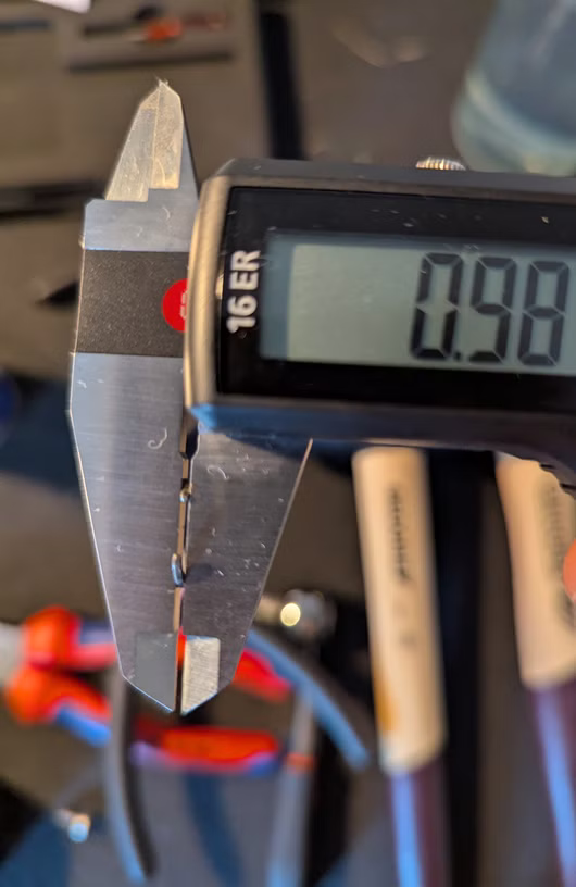 Circlip width measurement